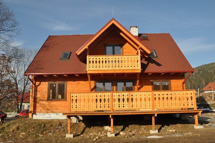 domy z drewna taras i balkon
